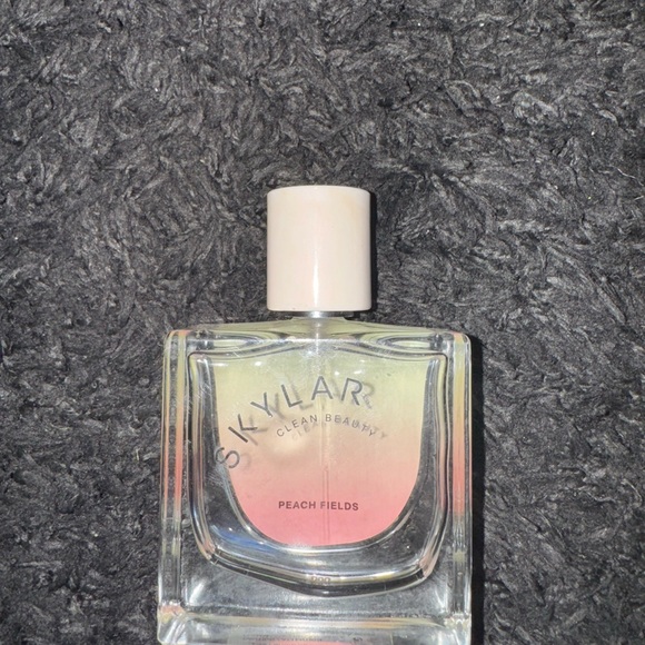 Skylar clean beauty peach fields - Picture 1 of 3